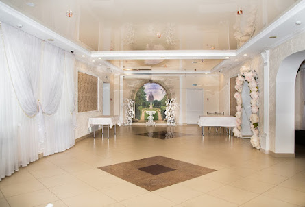 Большой зал в Малый зал