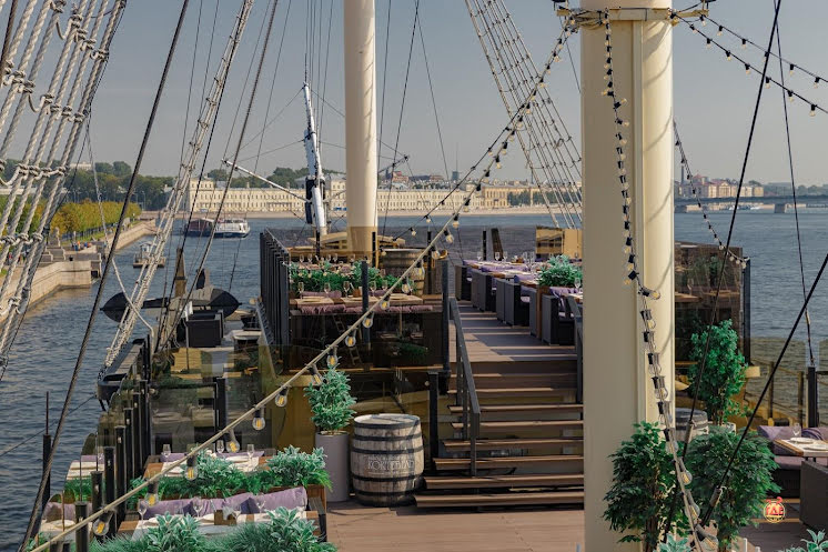 Видовая летняя терраса в «Фрегат «Благодать»» фотография №9