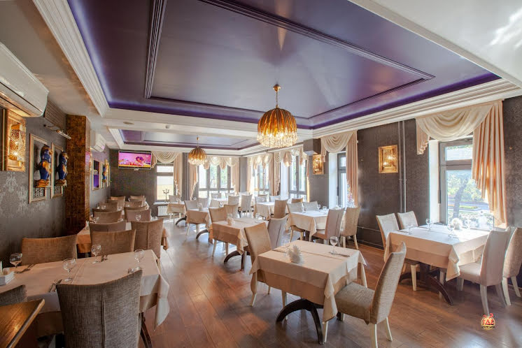 Зал ресторана на 2 этаже в «Сандал» фотография №2