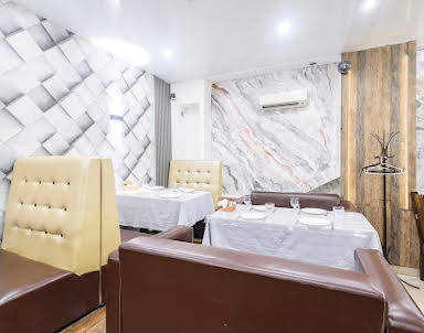  ресторан Три тополя