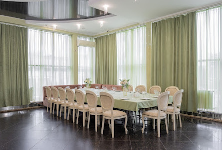 Большой зал в Малый зал