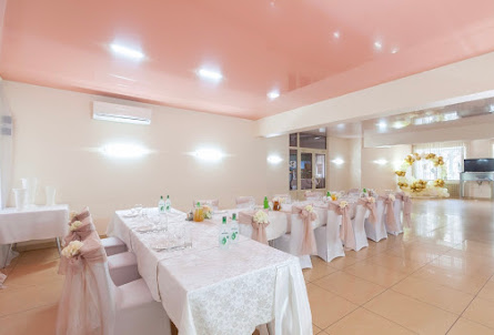 Зал на 80 человек в Зал на 30 человек