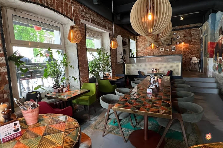 Основной зал в «Гиви to me на улице Малышева» фотография №6