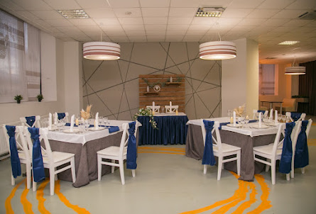 Зал на 80 человек в Зал на 25 человек