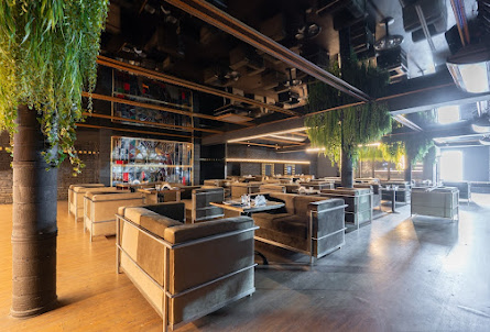 Зал "Барное пространство" в Зал "Караоке"