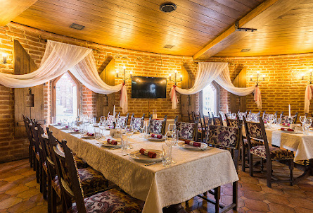 Каминный зал в Оружейный зал