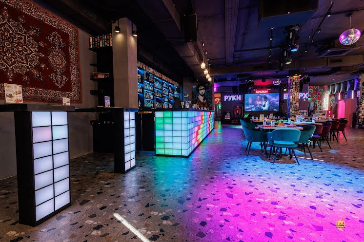 Основной зал в «Руки ВВерх! Бар Химки» фотография №5