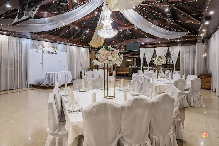 Большой зал в «Люкс» фотография №2