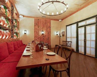  ресторан Хачапури и Вино на Молодёжном