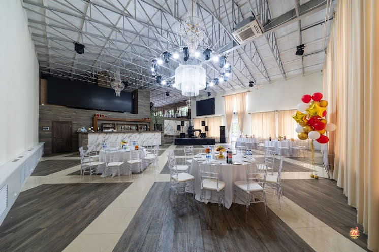 Большой зал в «Конюшня» фотография №8