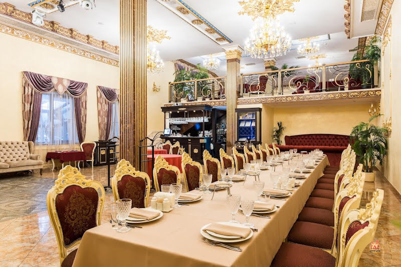 Император Холл фотография №6