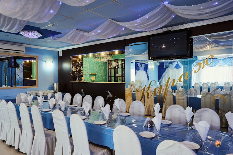 Основной зал в «Кураж на Кубанской» фотография №11