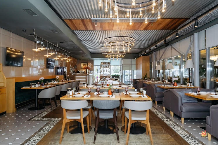 Основной зал в «Хинкальная на Достоевского» фотография №3