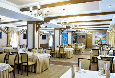 Зал «Царский» в Зал «Изумрудный»