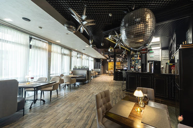 Основной зал в «Belle Famille» фотография №14