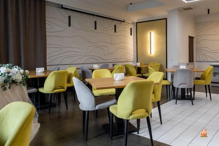 Основной зал  в «Divine на Назарбаева» фотография №13