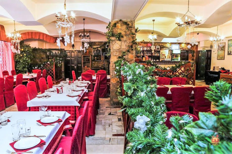 Основной зал в «У Ханумы» фотография №9