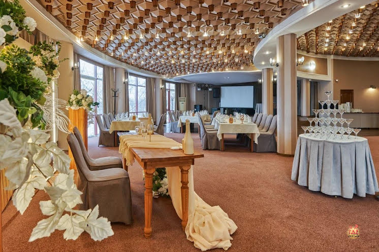 Зал ресторана в «Глобус» фотография №2