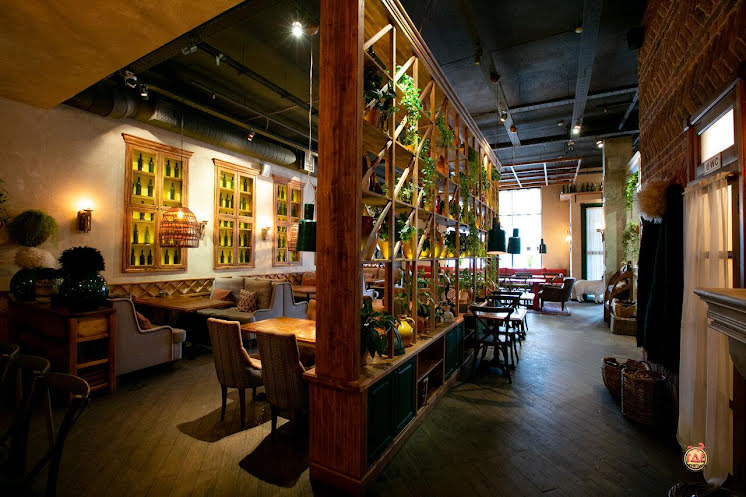 Основной зал в «Хачапури и Вино на Молодёжном» фотография №2