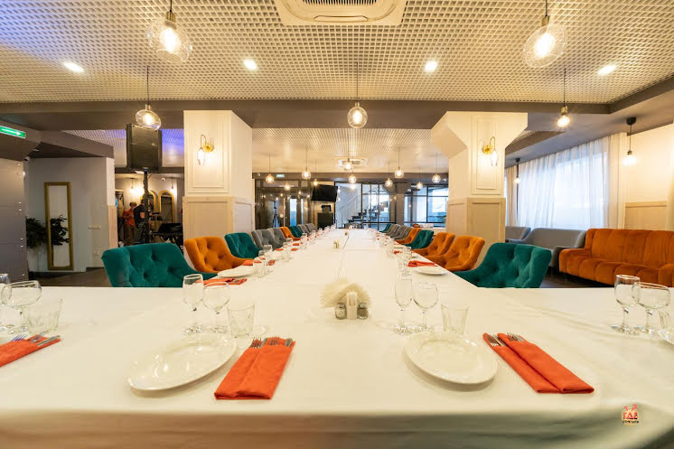 Нижний зал ресторана «Синема» в «Маринс Парк Отель Екатеринбург» фотография №7