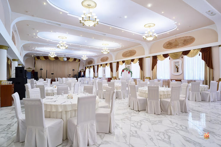 Большой зал в «Замок дружбы» фотография №6