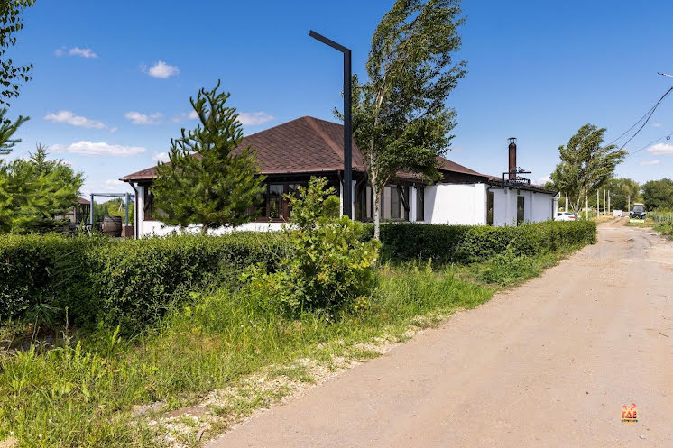 Ресторан у озера в «Вилла София» фотография №1