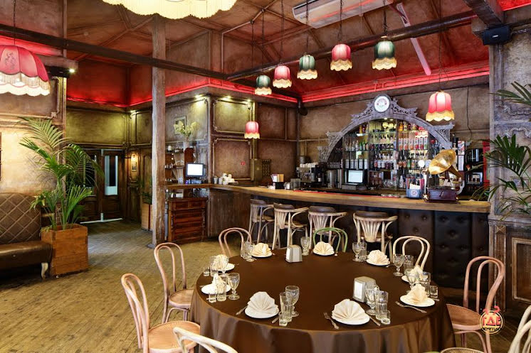 Основной зал в «Ипполит Матвеевич» фотография №15