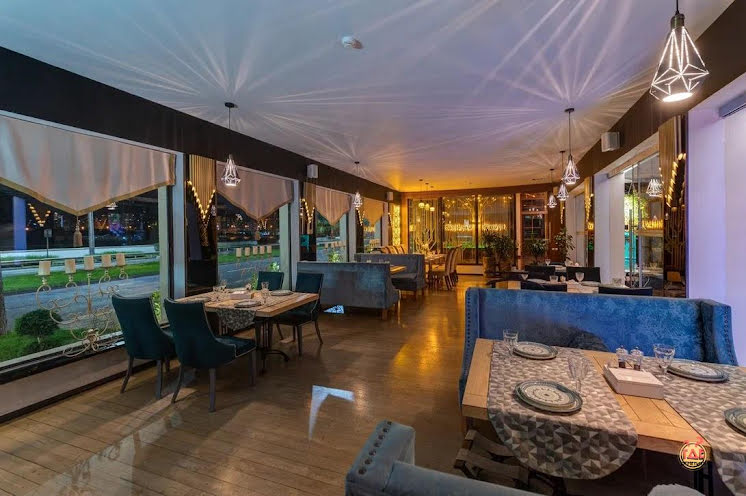 Основной зал в «Stephania» фотография №7