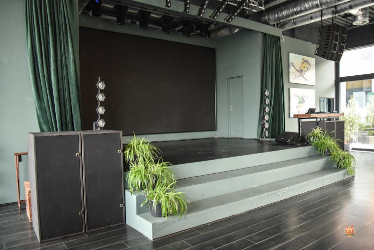 Банкетный зал на 2 этаже  в «Амбассадори» фотография №15