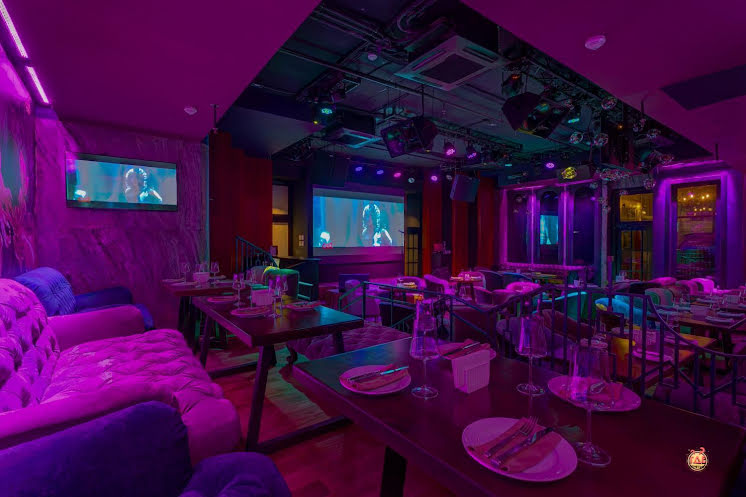 Основной зал  в «Who Is Who» фотография №18