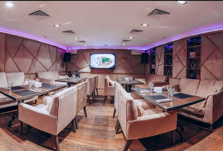 Большой караоке зал в Малый караоке зал