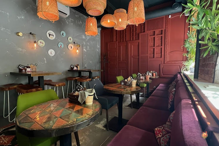 Основной зал в «Гиви to me на улице Малышева» фотография №9