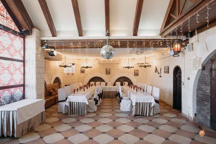 Основной зал  в «Подворье замка» фотография №11