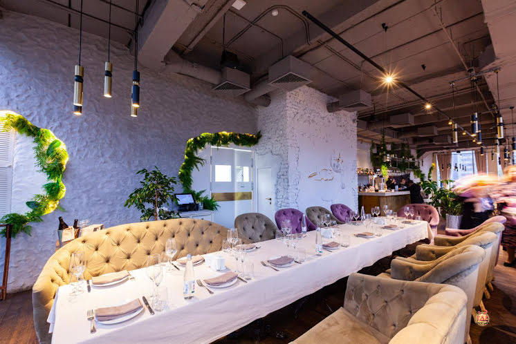 Зал на 2 этаже  в «Сытый лось на Большой Семёновской» фотография №17