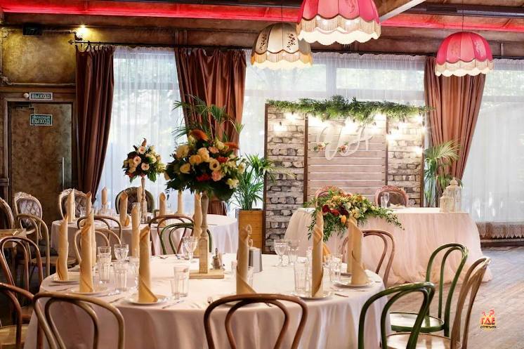 Основной зал в «Ипполит Матвеевич» фотография №19