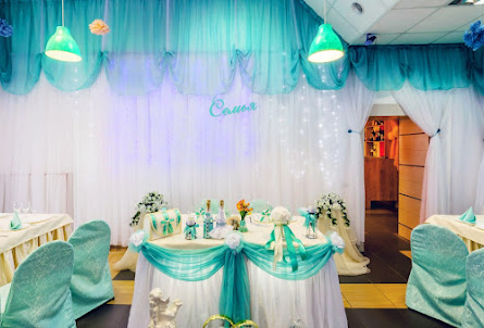 Белый зал в Оранжевый зал