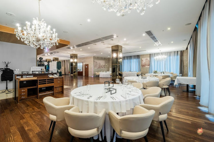 Ресторан PARIS в «DoubleTree by Hilton Novosibirsk» фотография №6