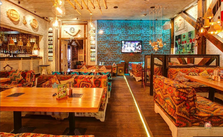 Зал с камином  в «Чайхона №1 Жуковка» фотография №8