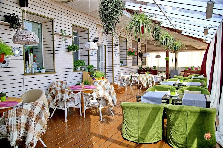 Летнее кафе-веранда в «DOLPHIN PLANET» фотография №1