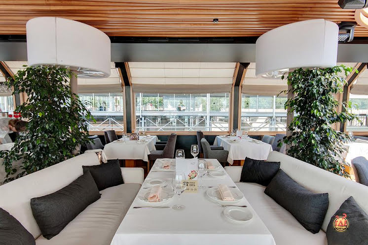 Застекленная палуба  в «Ресторан-теплоход "Volga-Volga"» фотография №4