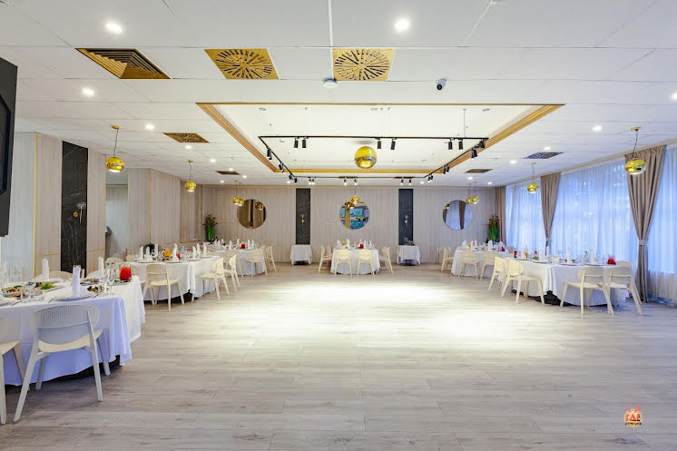 Зал ресторана в «Истра Гарден» фотография № 1