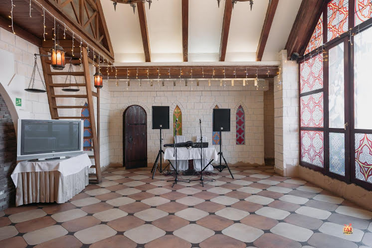 Основной зал  в «Подворье замка» фотография №12