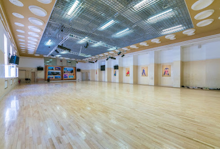 Зал на 200 человек в Зал на 40 человек 