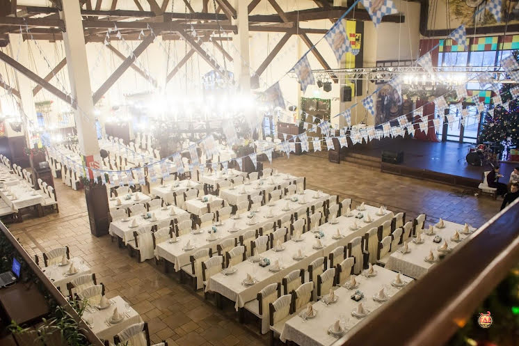 Основной зал в «Biergarten на Елены Стасовой» фотография №4