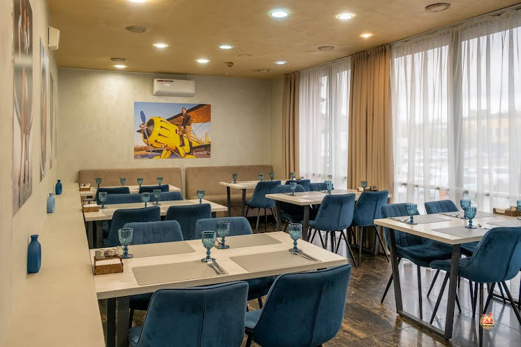 Зал на 25 человек в «Курица или Рыба» фотография №2