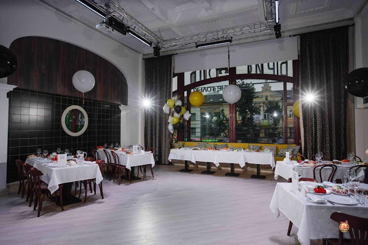 Основной зал в «Бристоль» фотография №1