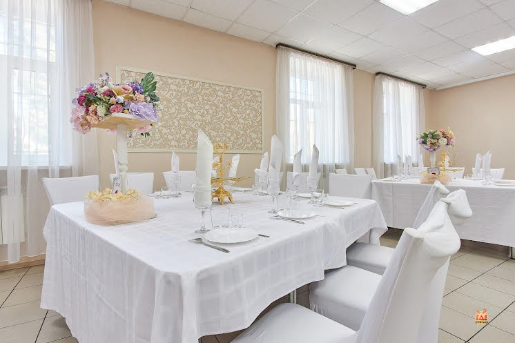 Основной зал в «Уютный» фотография №10