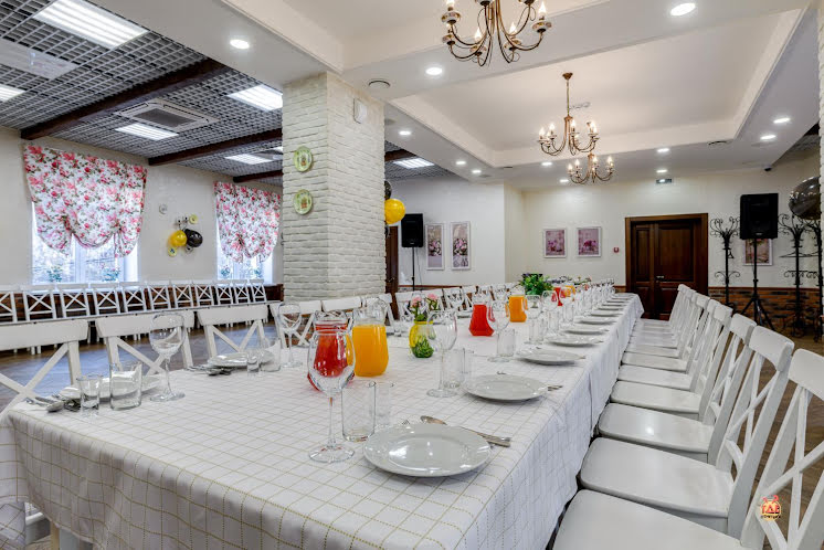 Основной зал  в «Ла Прованс» фотография №9