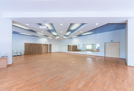 Зал на 100 человек в Зал на 40 человек 