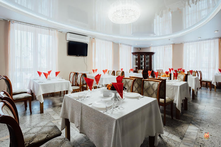 Основной зал в «Строитель» фотография №8